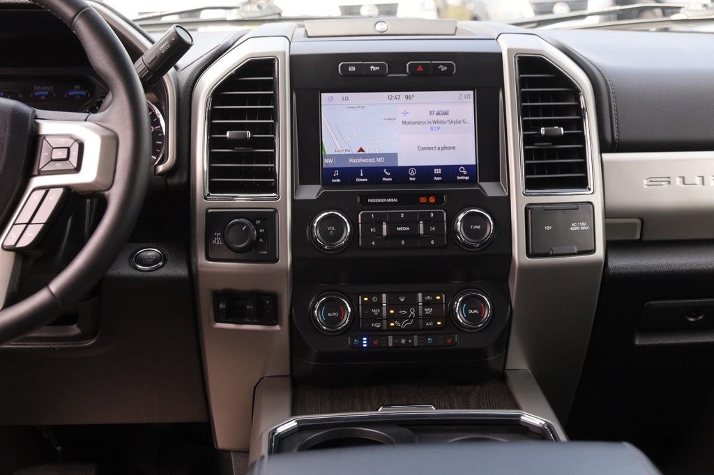 Ford Super Duty F-250 SRW Vehicle Full-screen Gallery Image 26
