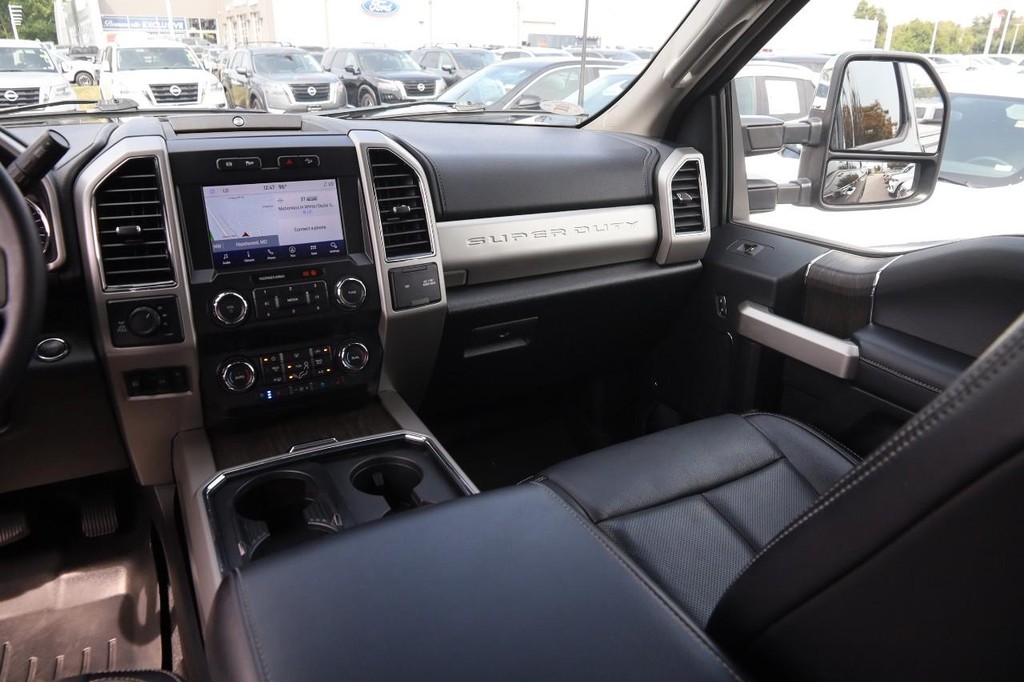 Ford Super Duty F-250 SRW Vehicle Full-screen Gallery Image 27