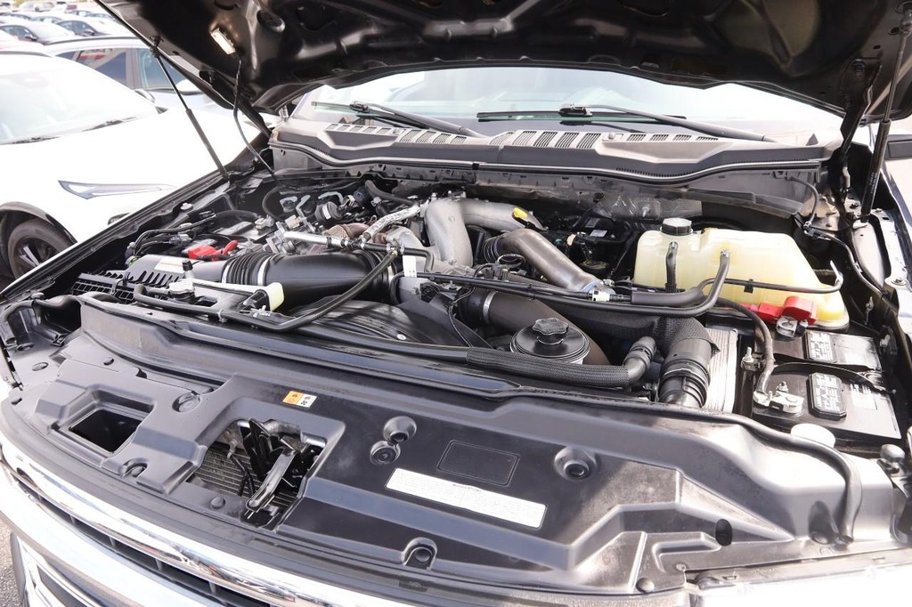 Ford Super Duty F-250 SRW Vehicle Full-screen Gallery Image 29