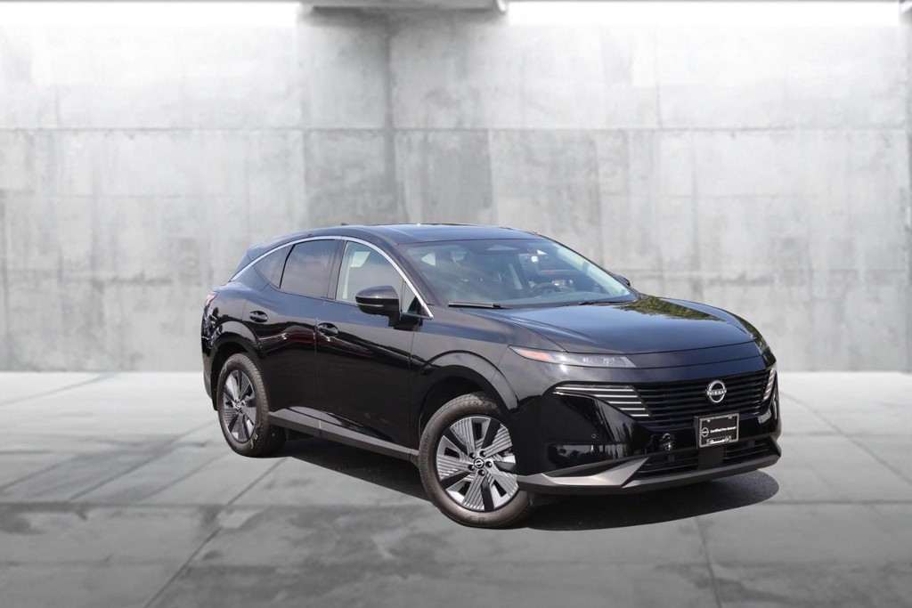 Nissan Murano Vehicle Full-screen Gallery Image 2