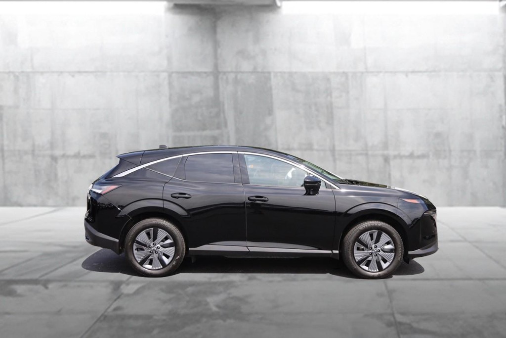 Nissan Murano Vehicle Full-screen Gallery Image 5