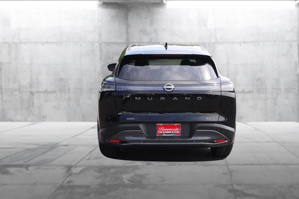Nissan Murano Vehicle Full-screen Gallery Image 6