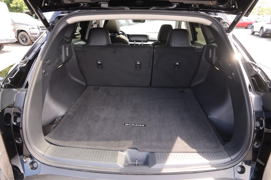 Nissan Murano Vehicle Full-screen Gallery Image 7