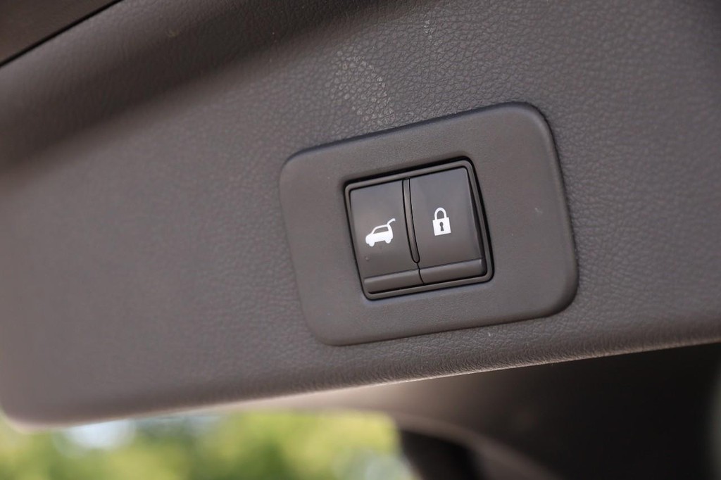 Nissan Murano Vehicle Full-screen Gallery Image 8
