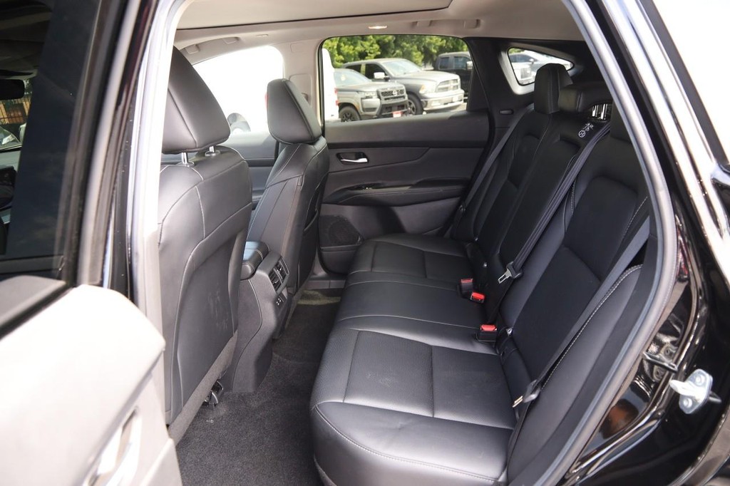 Nissan Murano Vehicle Full-screen Gallery Image 11