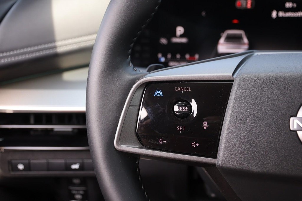 Nissan Murano Vehicle Full-screen Gallery Image 13
