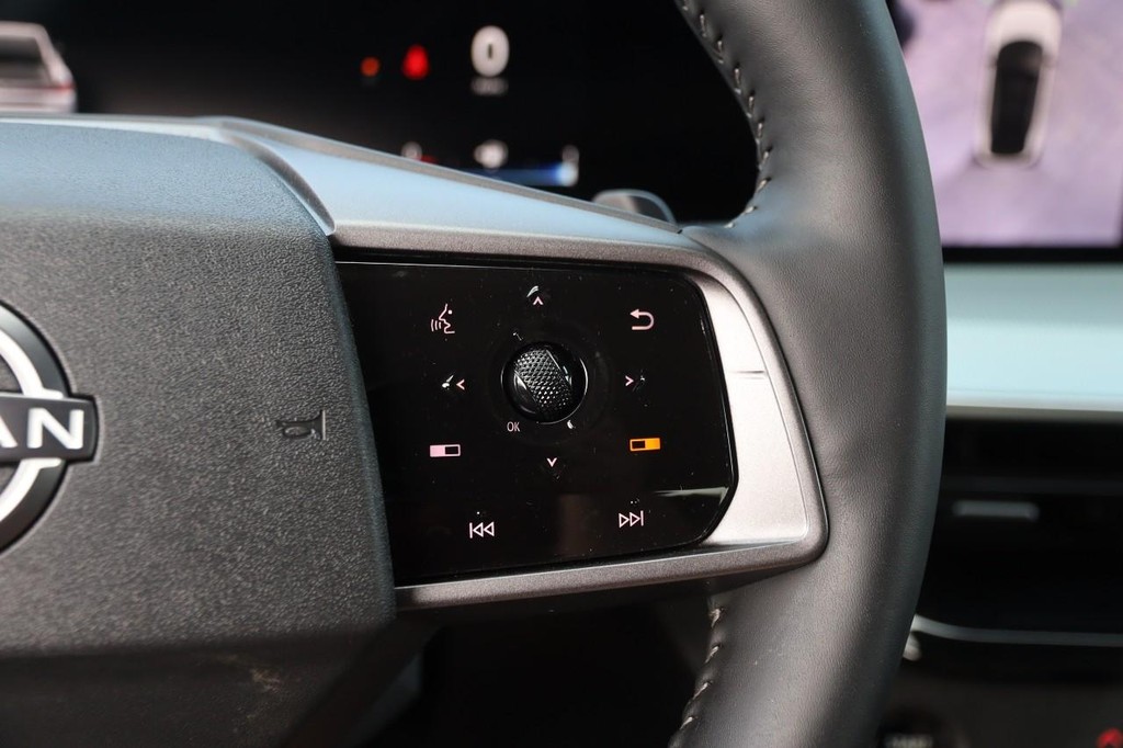 Nissan Murano Vehicle Full-screen Gallery Image 14