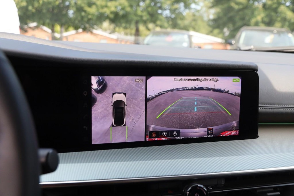 Nissan Murano Vehicle Full-screen Gallery Image 19