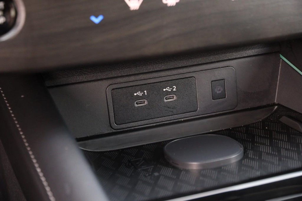 Nissan Murano Vehicle Full-screen Gallery Image 21