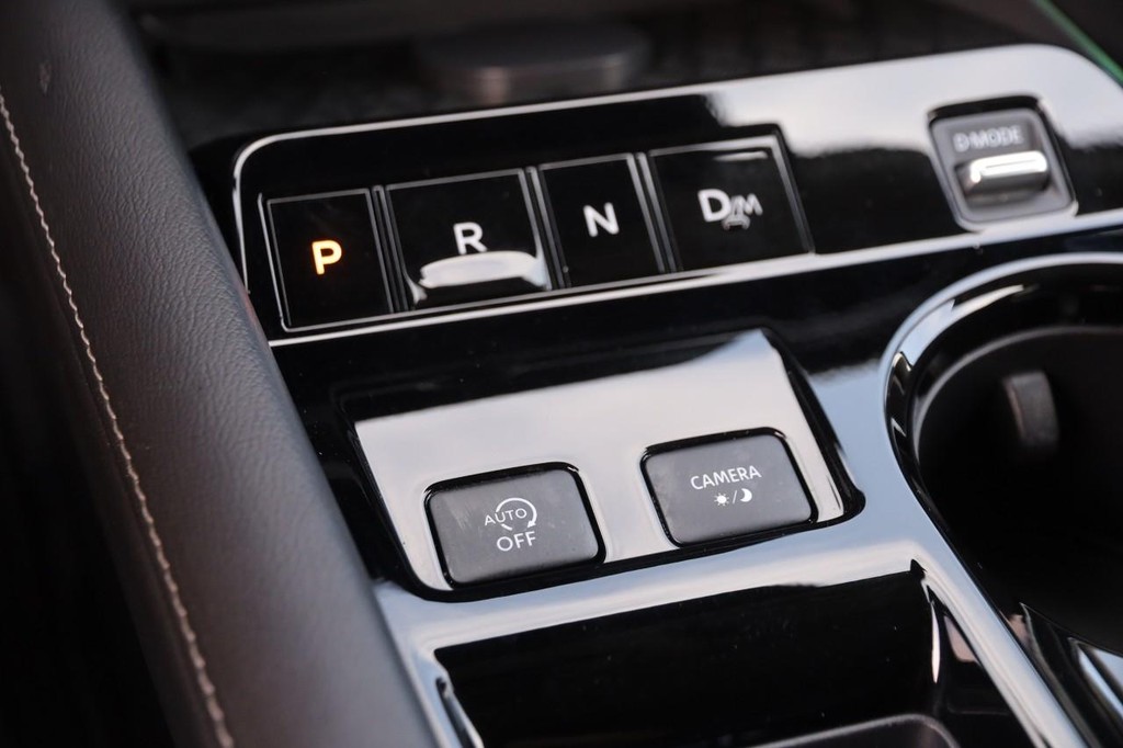 Nissan Murano Vehicle Full-screen Gallery Image 22