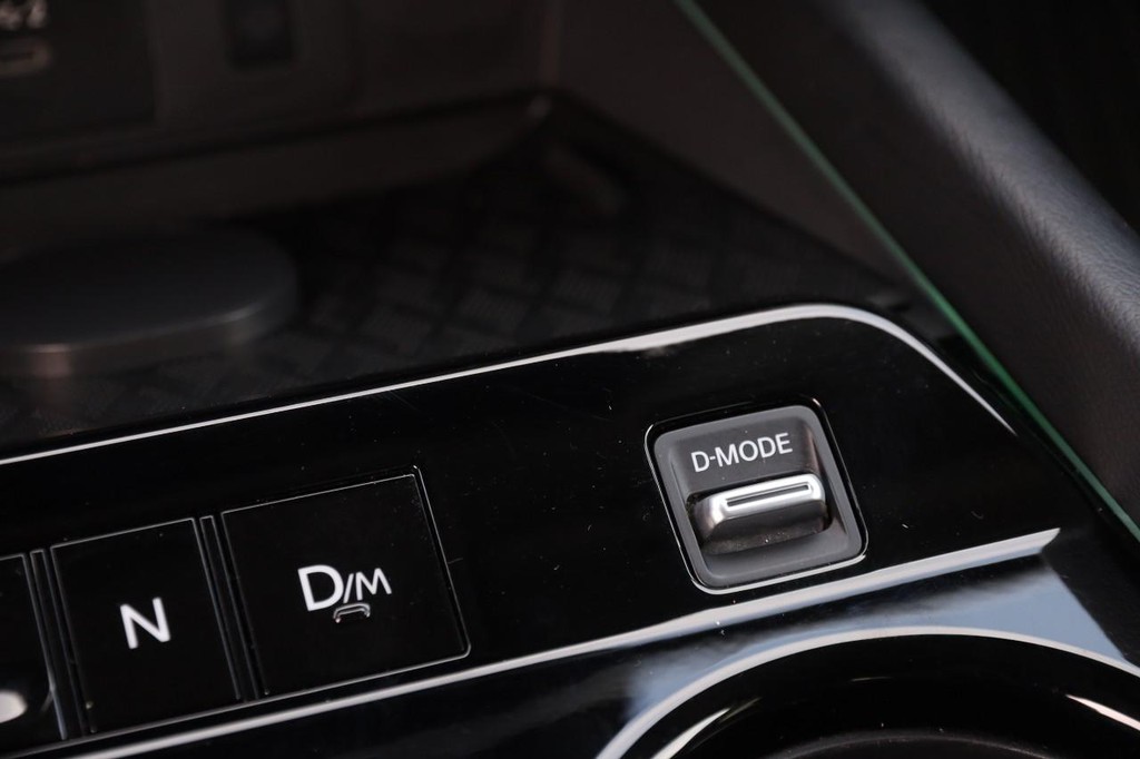 Nissan Murano Vehicle Full-screen Gallery Image 23