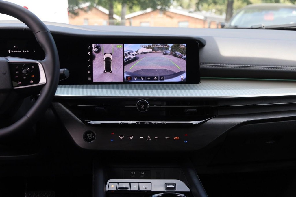 Nissan Murano Vehicle Full-screen Gallery Image 28
