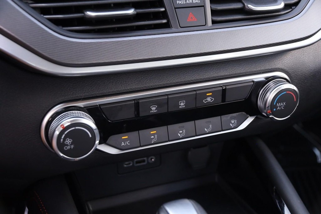 Nissan Altima Vehicle Full-screen Gallery Image 18