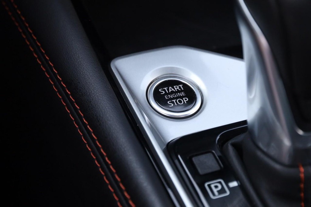 Nissan Altima Vehicle Full-screen Gallery Image 19