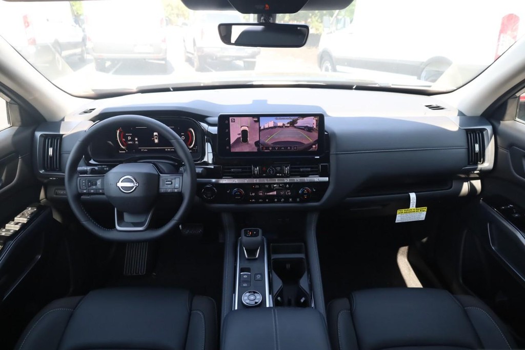 Nissan Pathfinder Vehicle Image 07