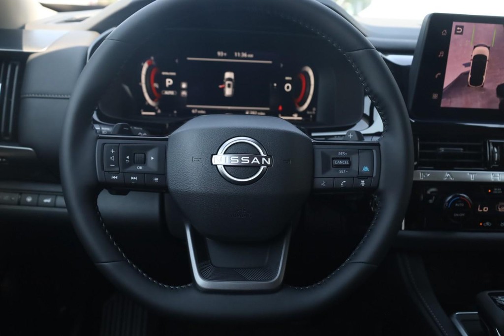 Nissan Pathfinder Vehicle Image 08