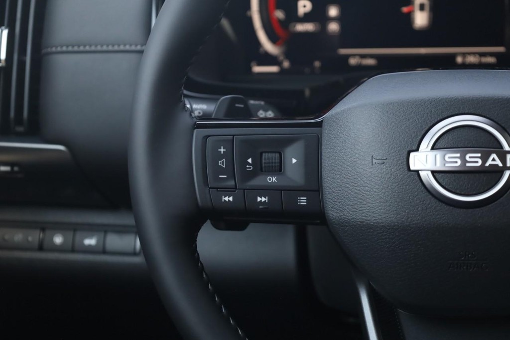 Nissan Pathfinder Vehicle Image 10