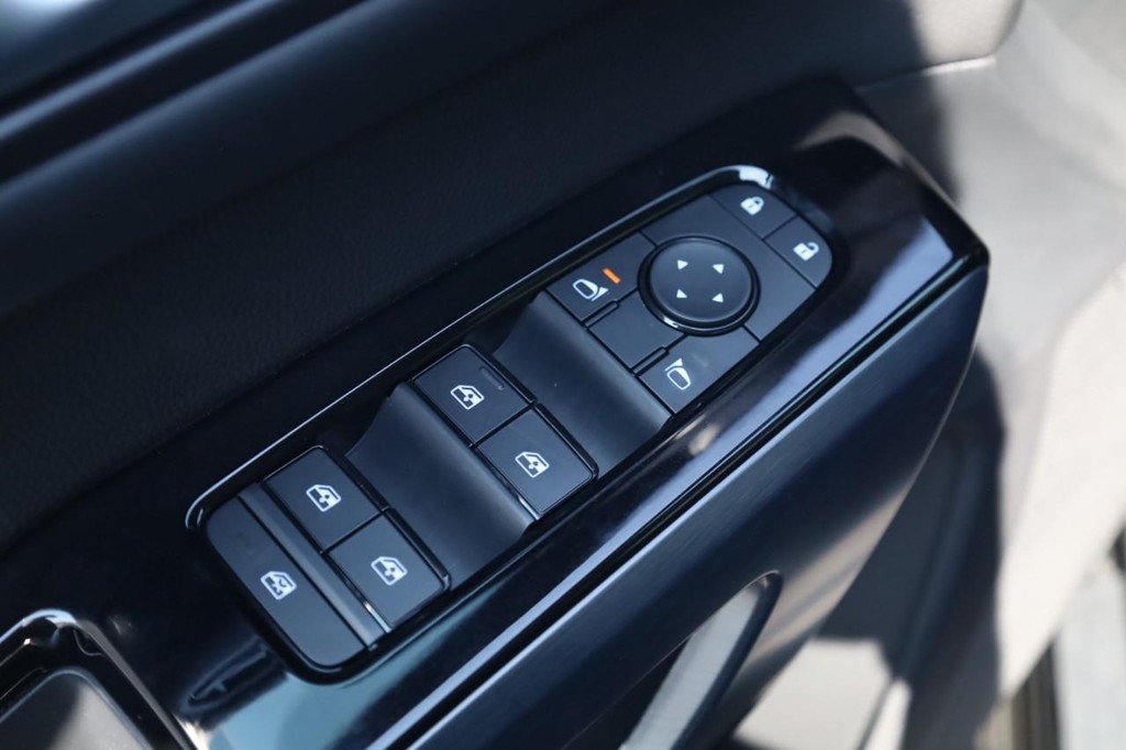 Nissan Pathfinder Vehicle Image 11