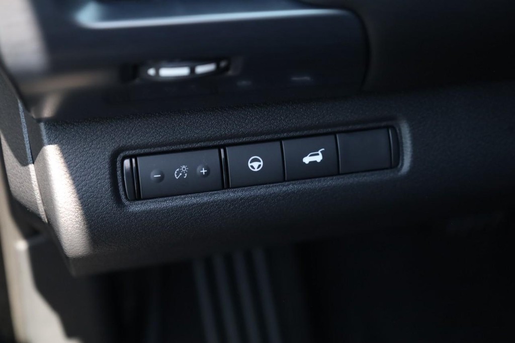 Nissan Pathfinder Vehicle Image 12