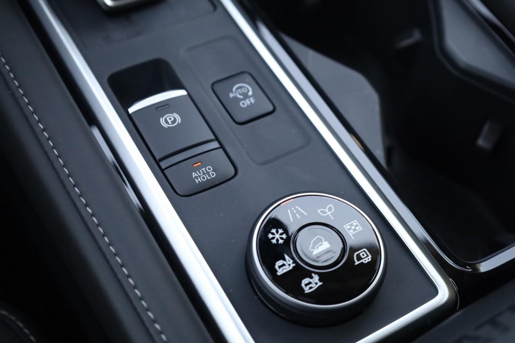Nissan Pathfinder Vehicle Image 18
