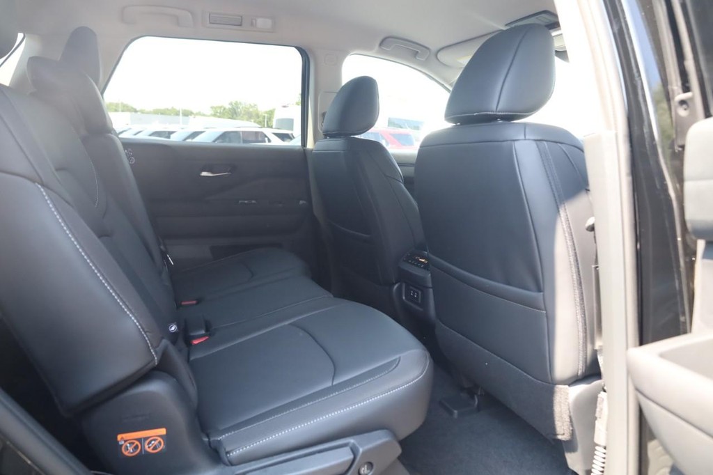 Nissan Pathfinder Vehicle Image 22