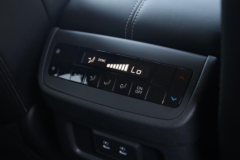 Nissan Pathfinder Vehicle Image 23