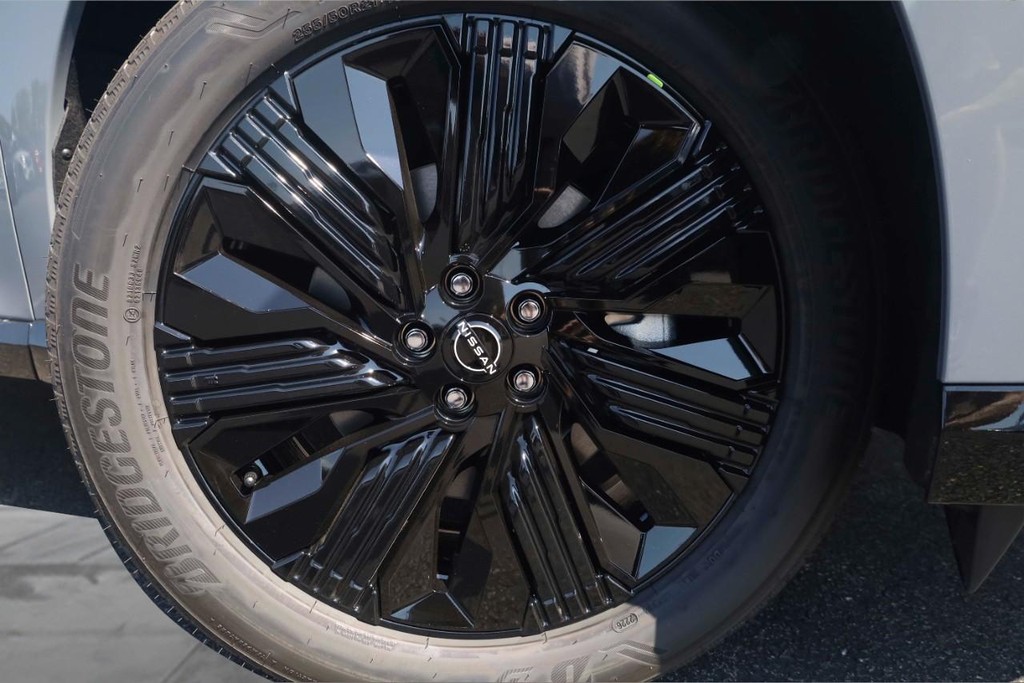 Nissan Murano Vehicle Full-screen Gallery Image 3
