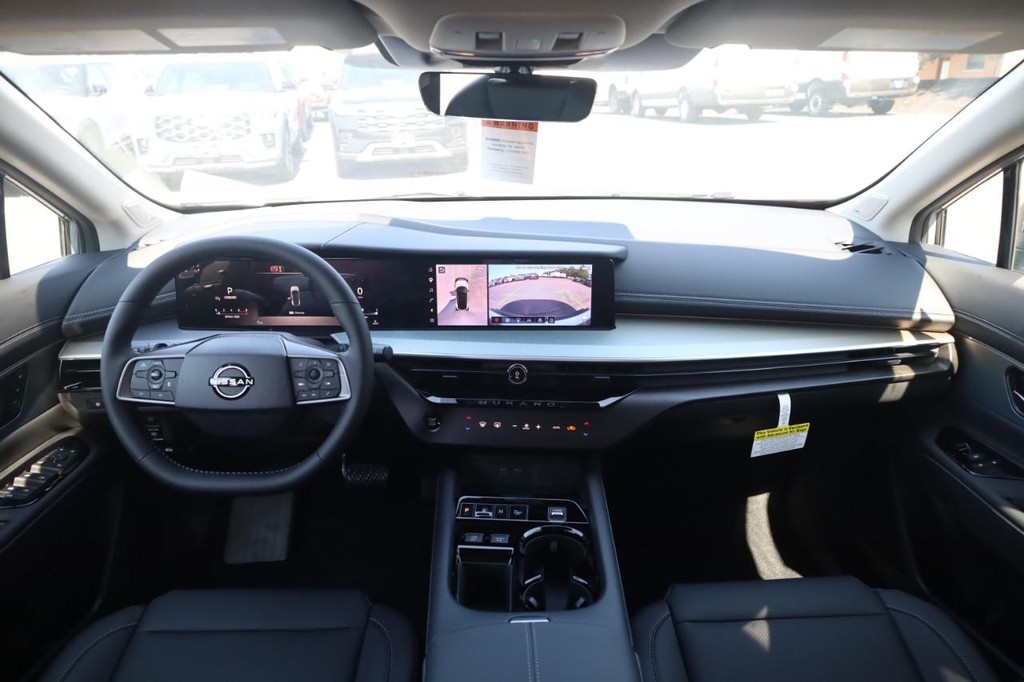 Nissan Murano Vehicle Full-screen Gallery Image 7