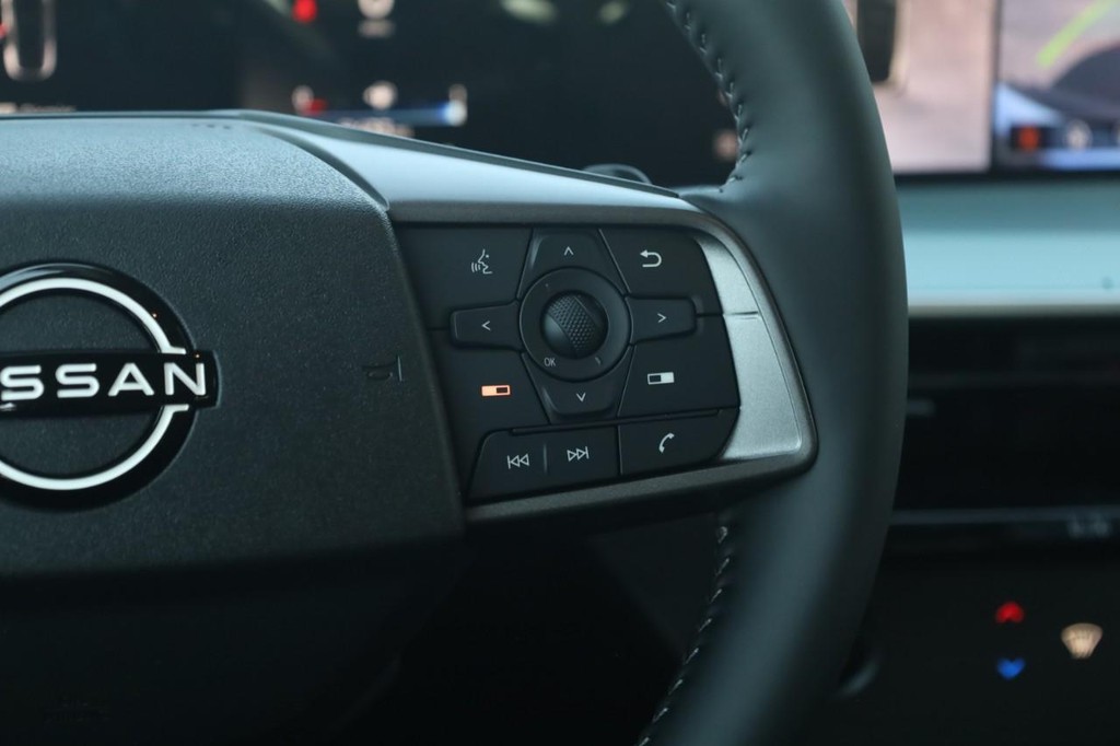 Nissan Murano Vehicle Full-screen Gallery Image 9