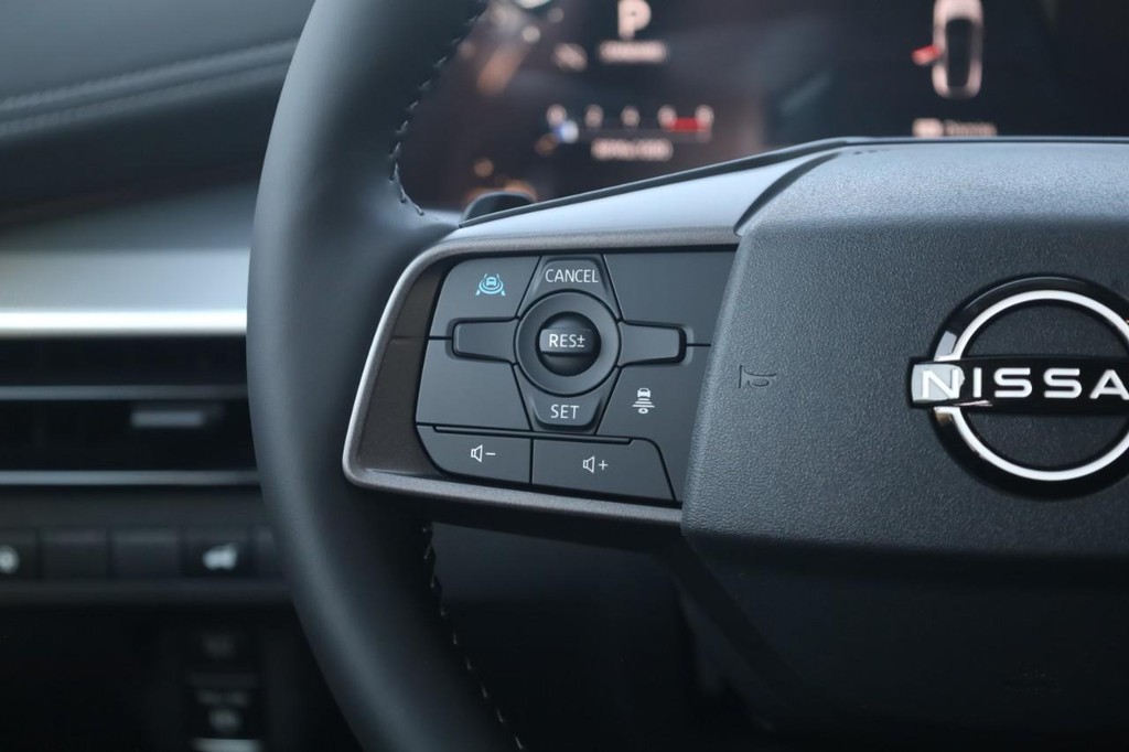 Nissan Murano Vehicle Full-screen Gallery Image 10