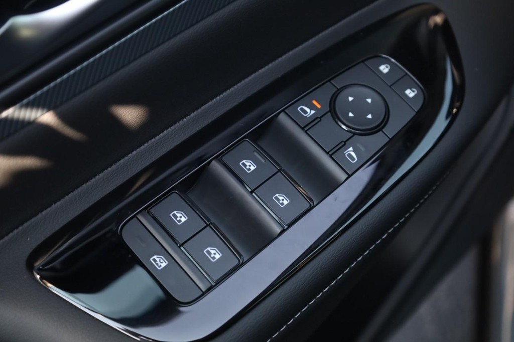 Nissan Murano Vehicle Full-screen Gallery Image 11
