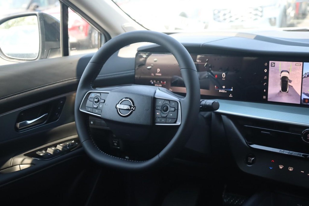 Nissan Murano Vehicle Full-screen Gallery Image 24