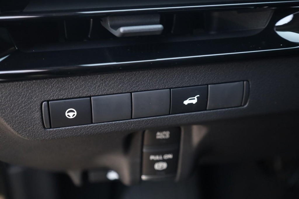 Nissan Murano Vehicle Image 13