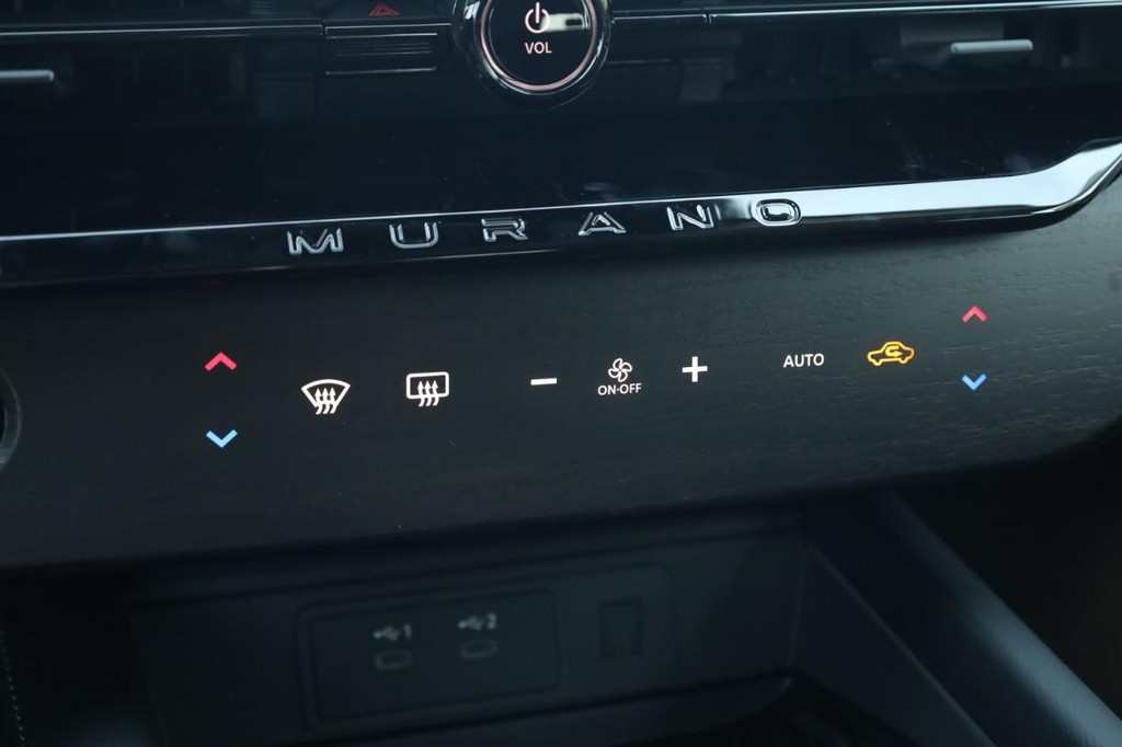 Nissan Murano Vehicle Image 17