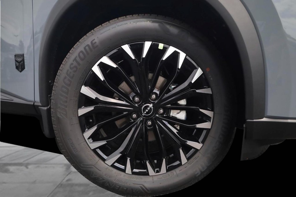 Nissan Rogue Vehicle Image 03