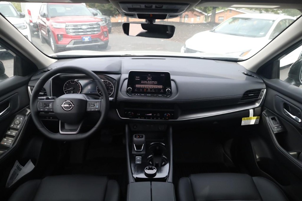Nissan Rogue Vehicle Image 07