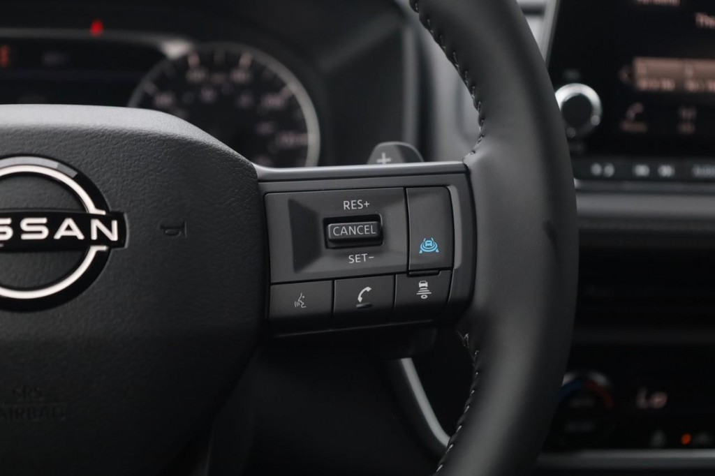Nissan Rogue Vehicle Image 09