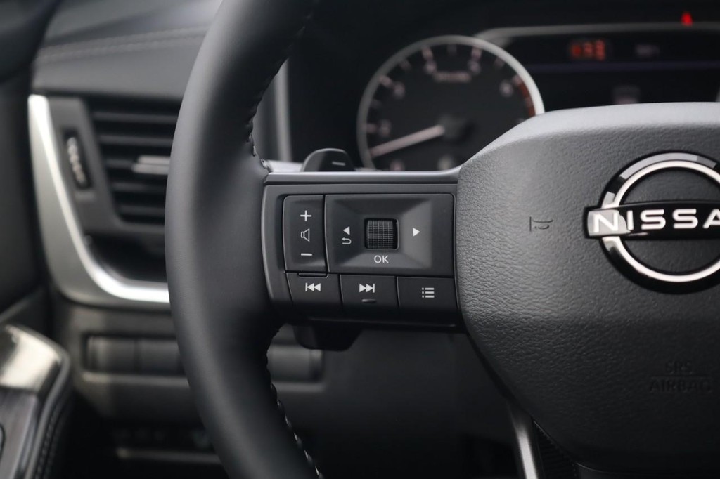 Nissan Rogue Vehicle Image 10