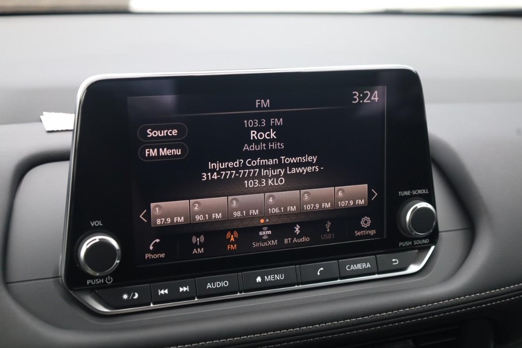 Nissan Rogue Vehicle Image 14