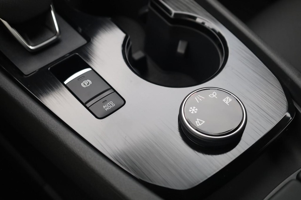 Nissan Rogue Vehicle Image 18