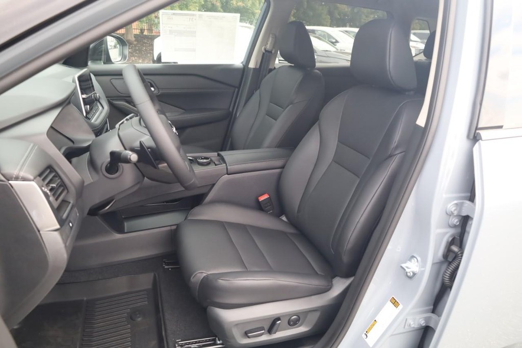 Nissan Rogue Vehicle Image 20