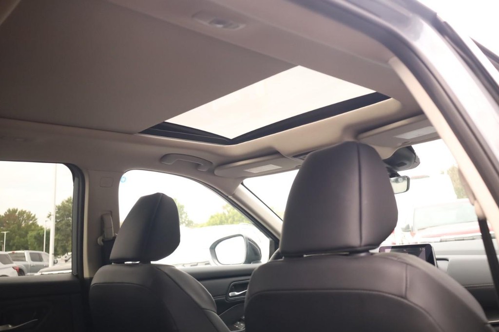 Nissan Rogue Vehicle Image 25