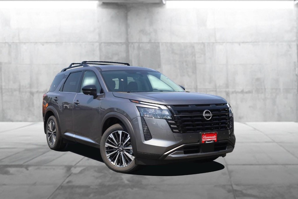 Nissan Pathfinder Vehicle Image 02