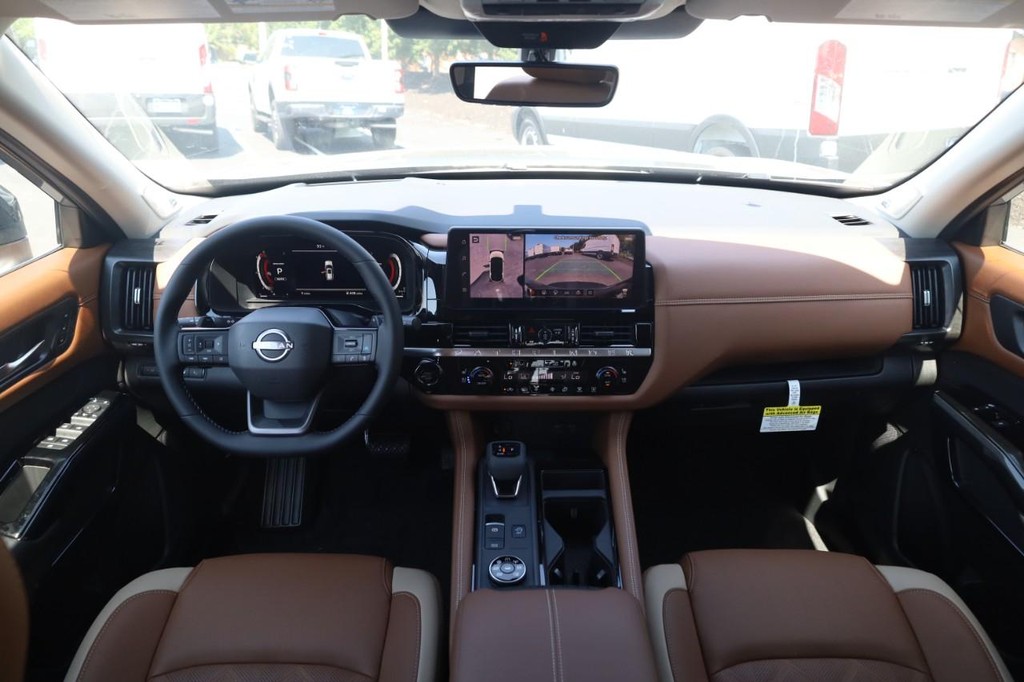 Nissan Pathfinder Vehicle Image 07