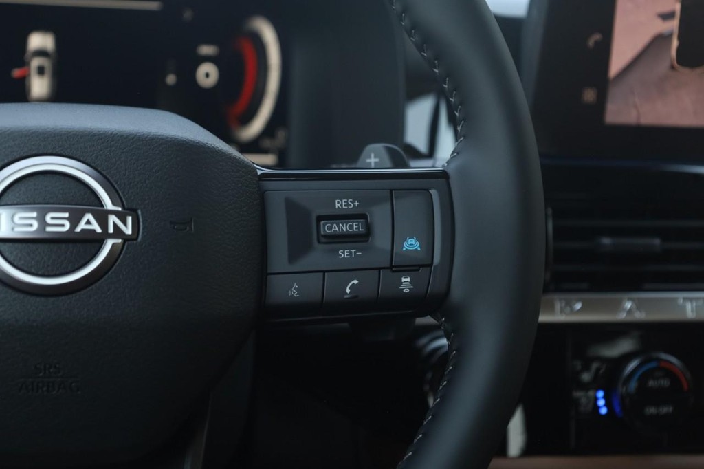 Nissan Pathfinder Vehicle Image 09
