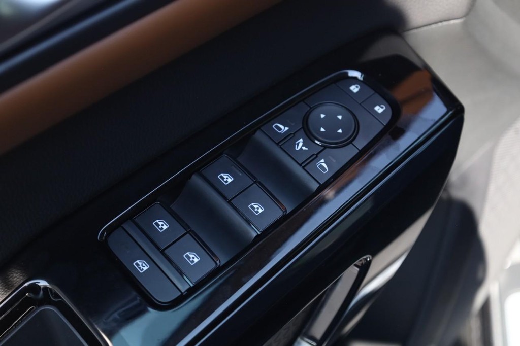 Nissan Pathfinder Vehicle Image 11