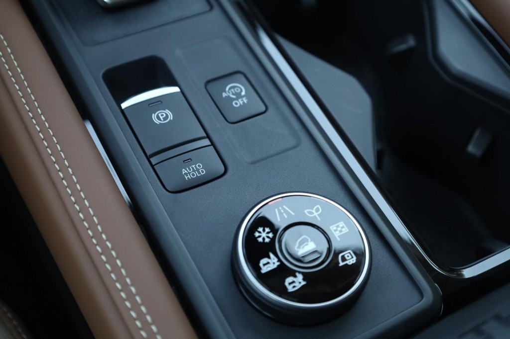 Nissan Pathfinder Vehicle Image 19