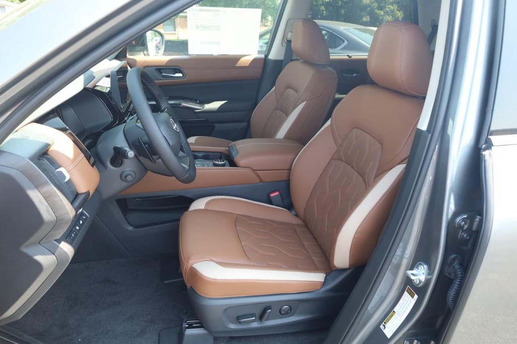 Nissan Pathfinder Vehicle Image 21