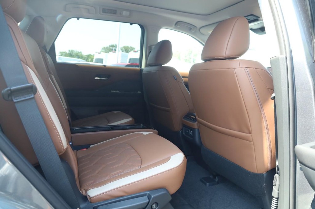 Nissan Pathfinder Vehicle Image 23