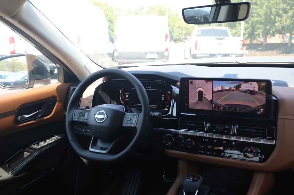 Nissan Pathfinder Vehicle Image 25